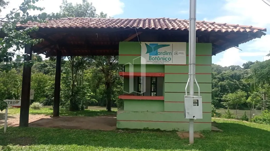 Excelente Lote na Rua 1050, murado.Tem que demolir as paredes de uma casa.Área t...