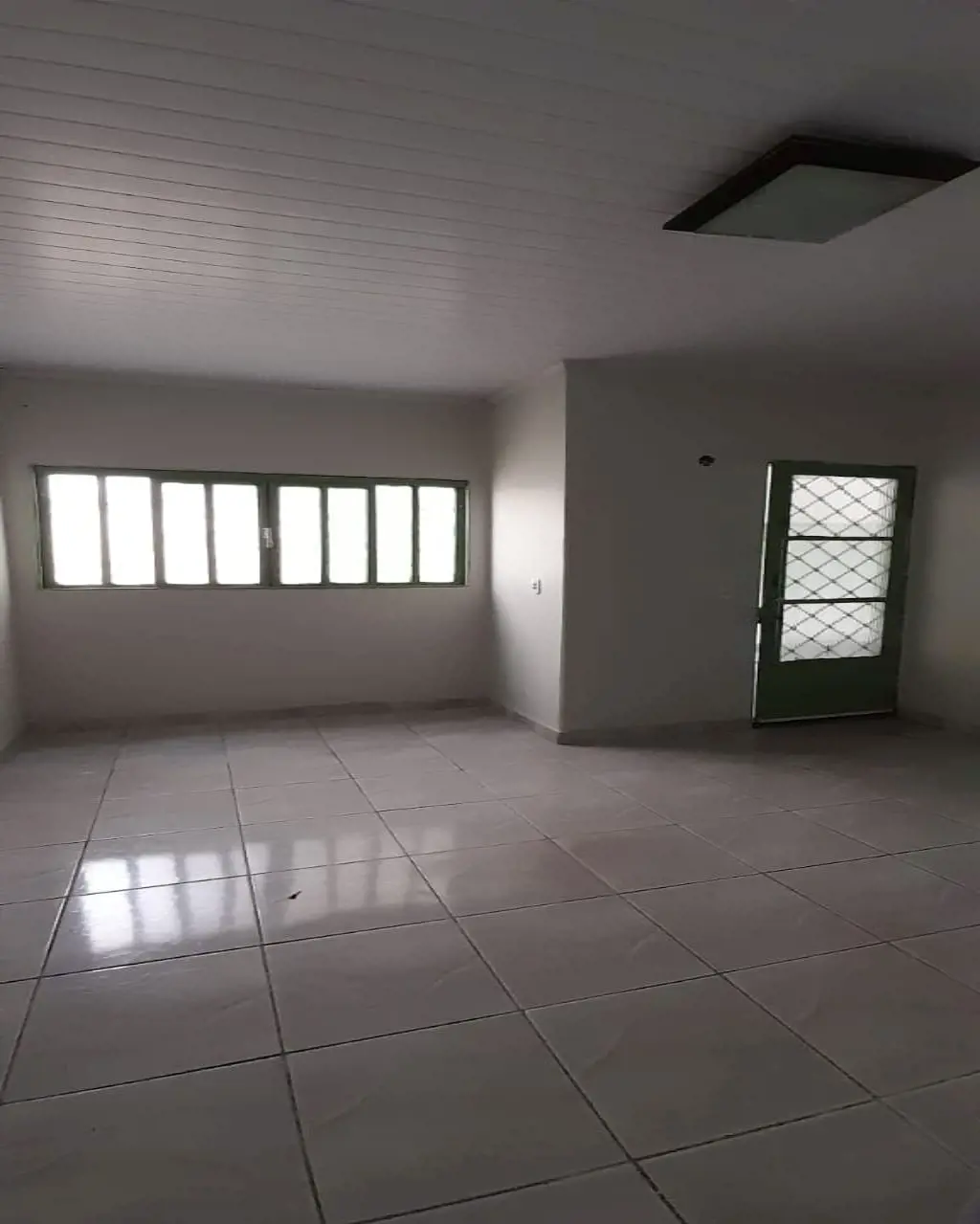 CASA DISPONIVEL PARA LOCAÇAO LOCALIZADA NO GUARA II.O imóvel possui:- SALA,- SAL...