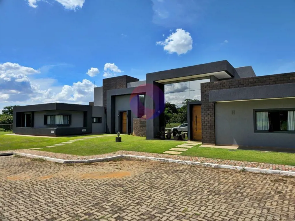Literalmente não existe uma casa como essa no Park Way que na mesma arquitetura ...