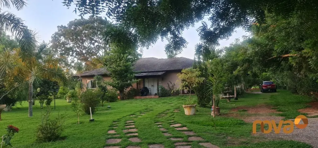 Chácara de moradia e lazer a venda em condomínio fechado em Santo Antônio de Goi...