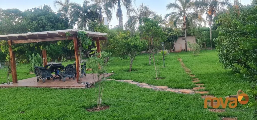 Chácara de moradia e lazer a venda em condomínio fechado em Santo Antônio de Goi...