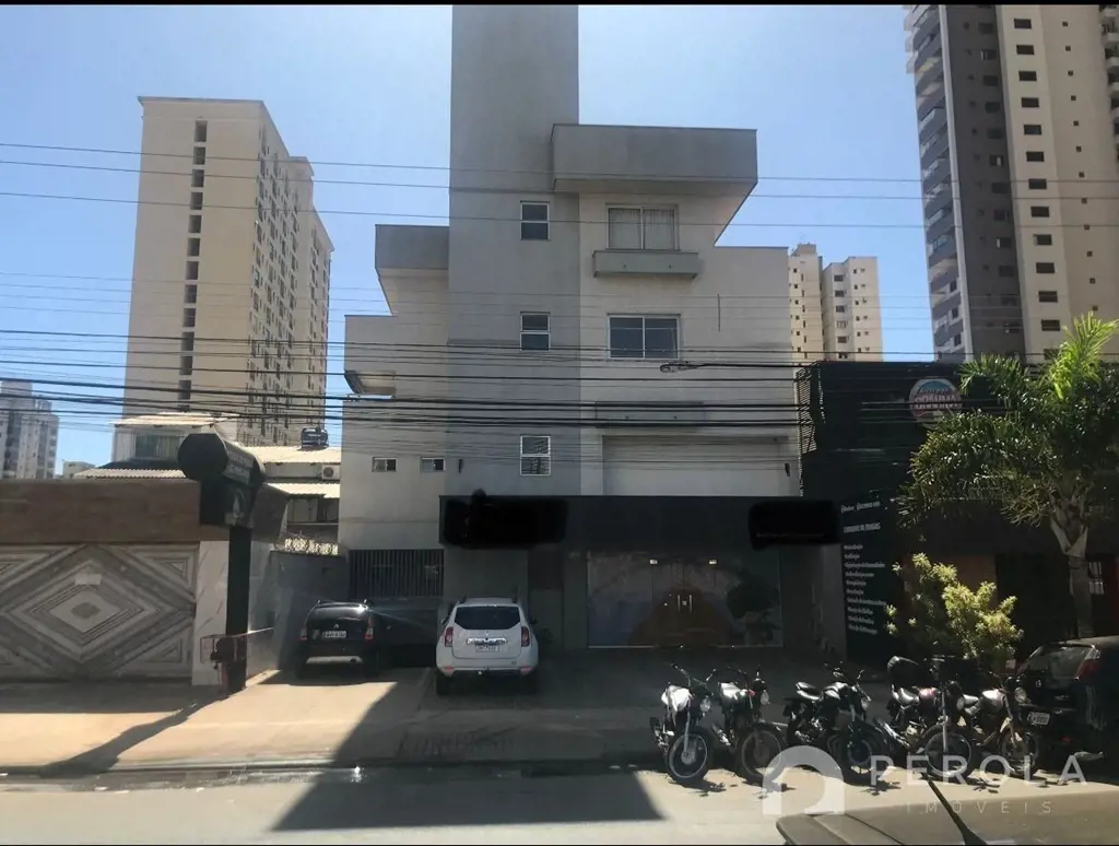 Apartamento Cobertura Comercial/Residencial, com três quartos sendo três suítes,...
