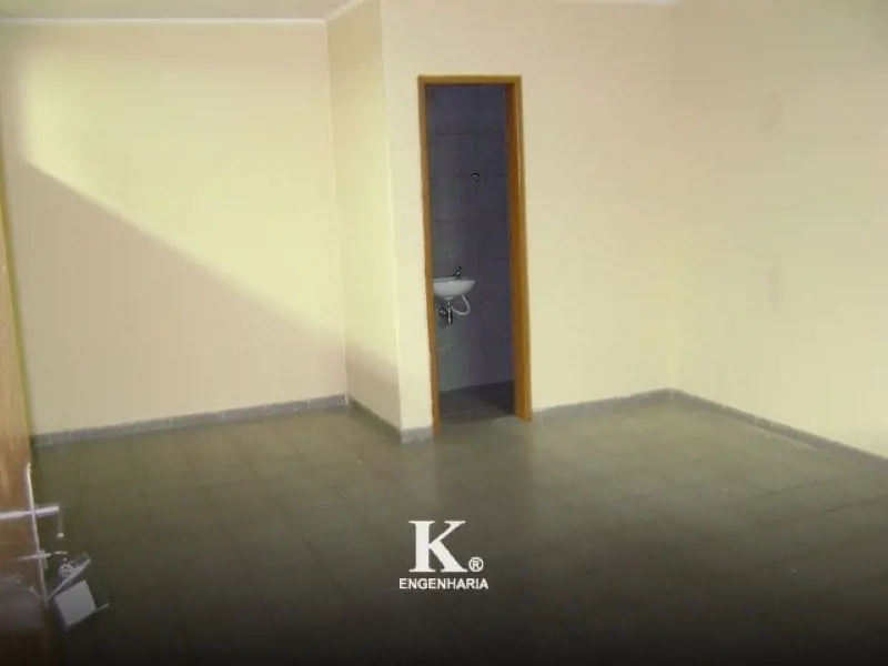 Edifício comercial de fácil acesso que possui salas comerciais, todas com banhei...