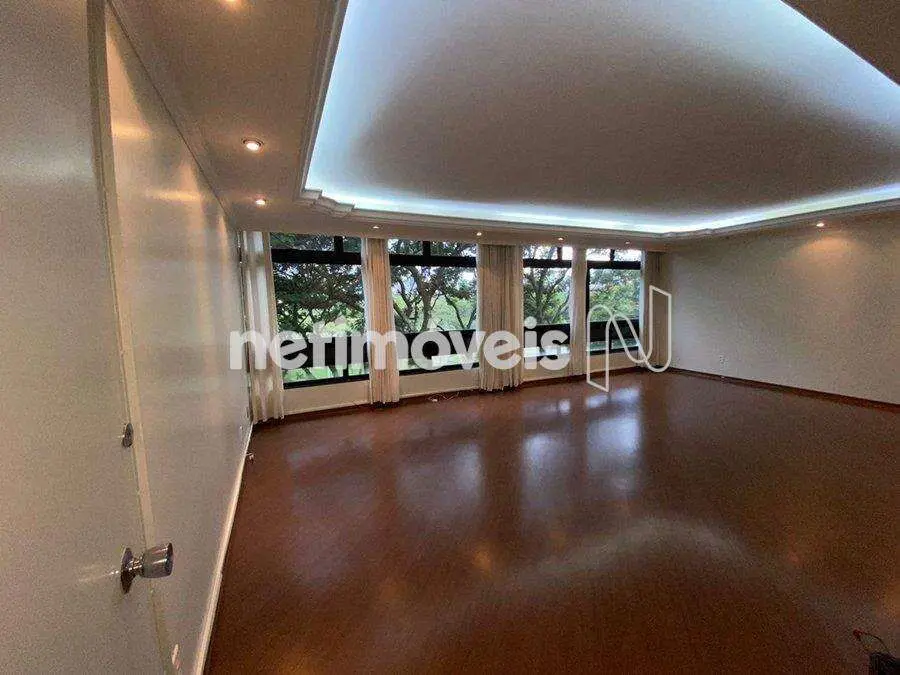 Viver na SQS 202 é escolher uma Asa Sul que funciona de verdade. Uma quadra trad...