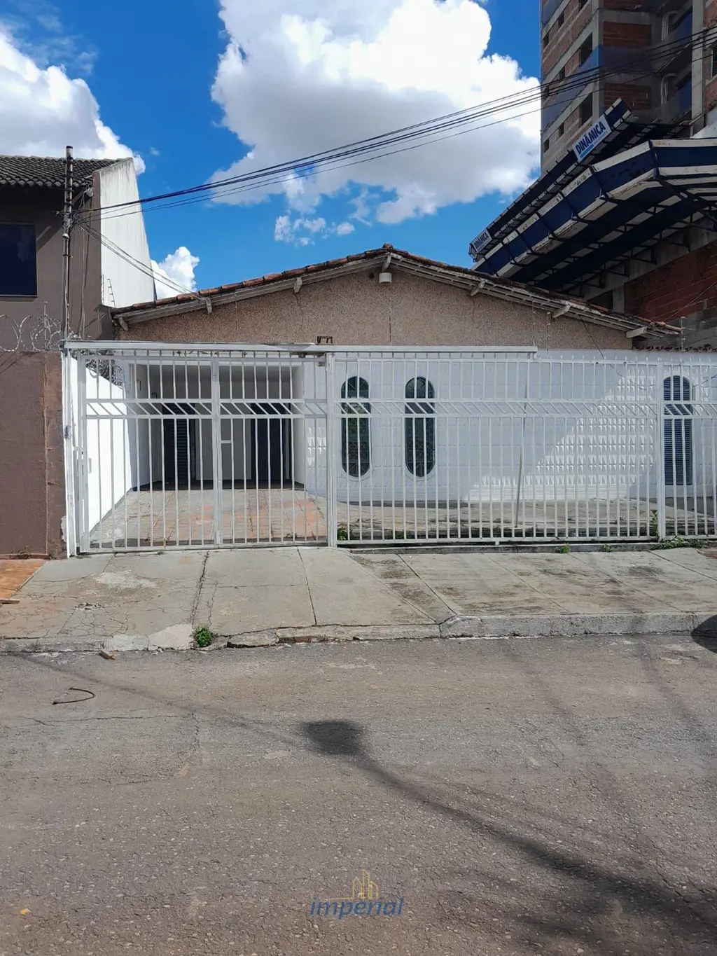 Casa jardim américa:Imóvel com 03 quartos, sendo 02 com armários e 01 suíte, sal...