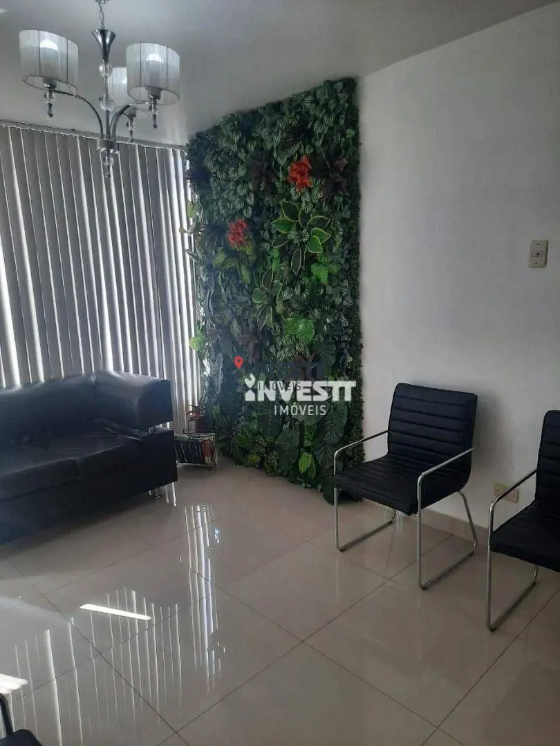 Conjunto de salas comerciais no centro de Goiânia, na Praça do Bandeirantes. Con...