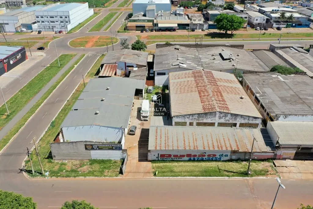 Malta Imóveis vende: O imóvel conta com 2 galpões no terreno (aproximadamente 10...