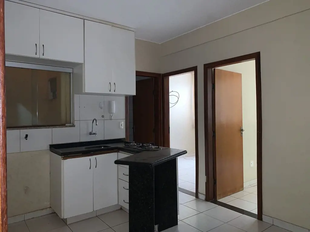 Apartamento arejado e bem iluminado, composto por:- Sala e cozinha americana con...