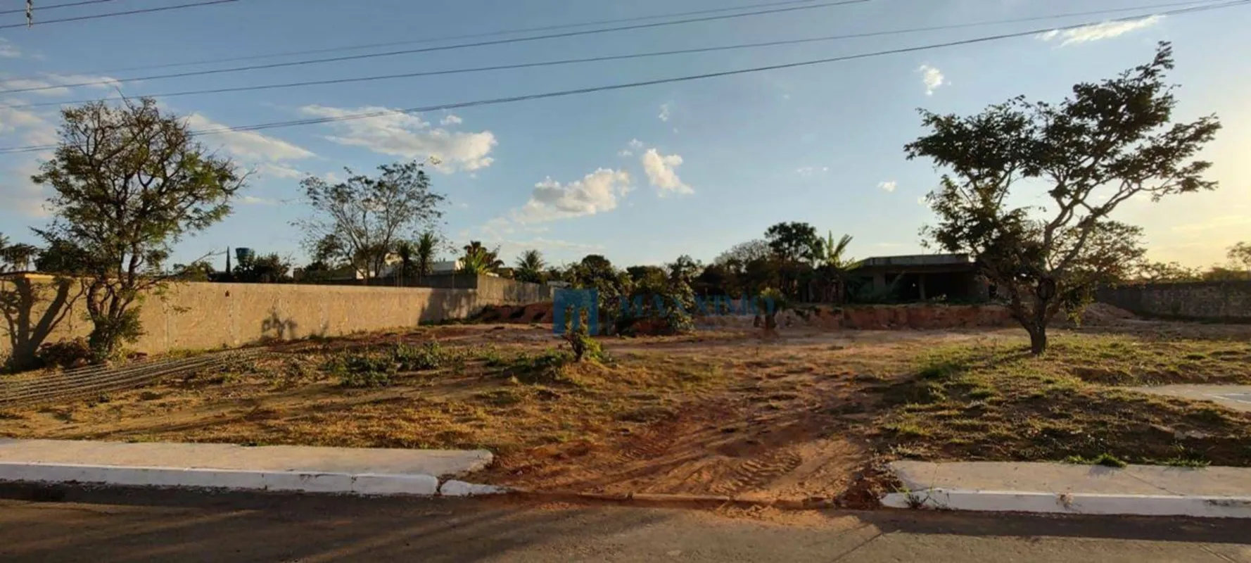 Vendo Excelente Terreno, plano, no Condomínio Santa Bárbara.O Terreno possui 832...