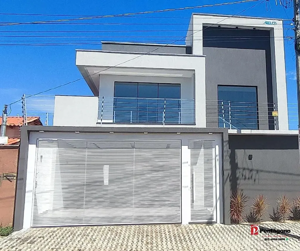 Sobrado com conceito aberto, integrando áreas de convivência permanente, tornand...