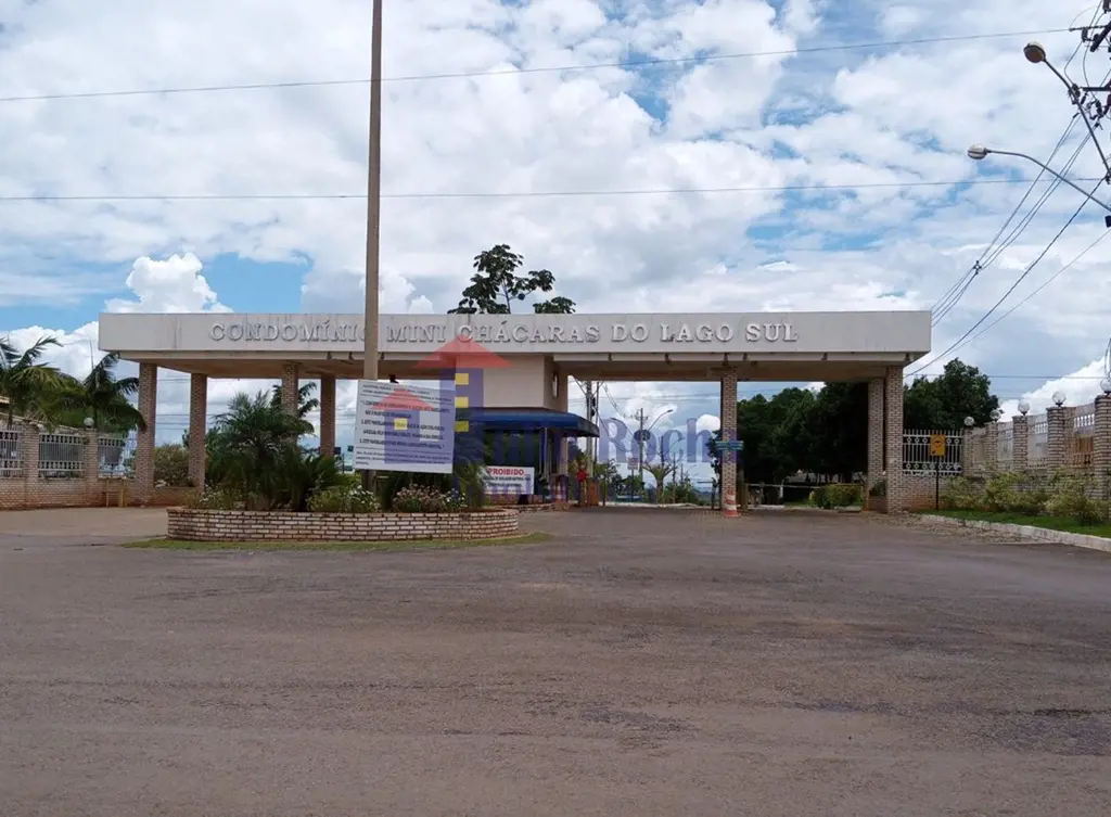JULIO ROCHA IMOBILIÁRIA VENDE!ÓTIMO LOTE PLANO NO CONDOMÍNIO MINI CHACARAS DO LA...