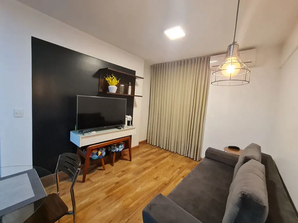 Aluga-se aconchegante apartamento mobiliado no Hotel Biarritz, um dos imóveis ma...