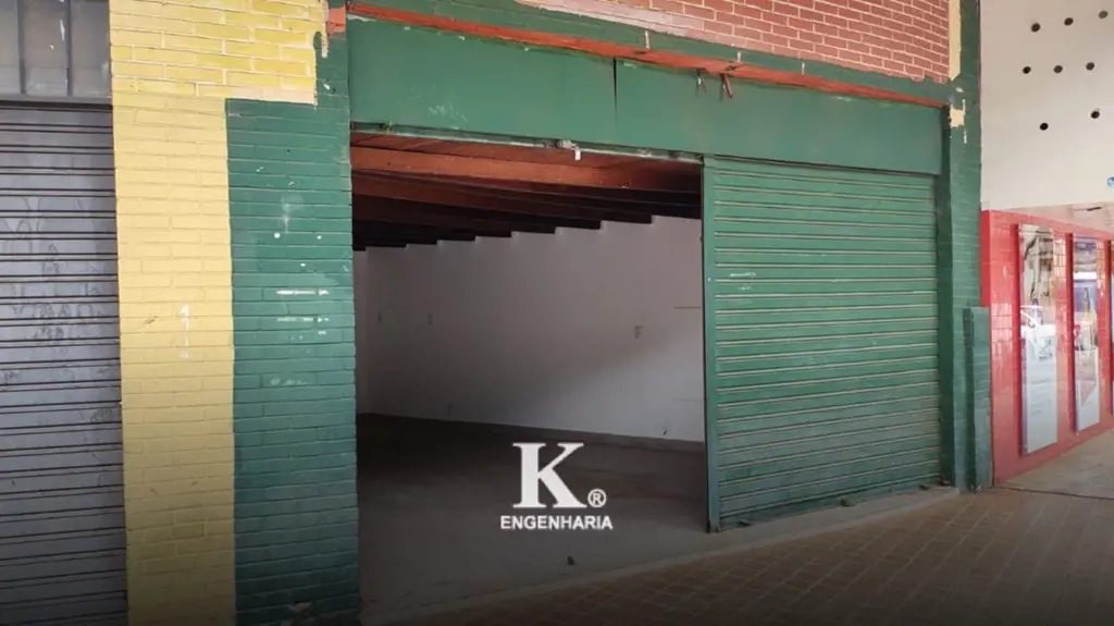 Edifício comercial de fácil acesso que possui salas comerciais, todas com banhei...