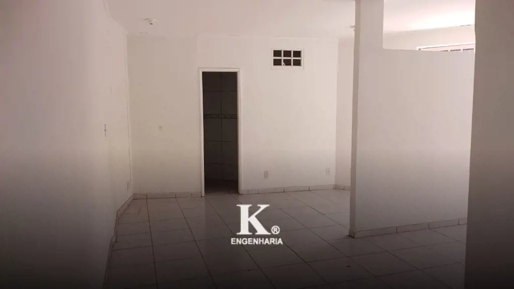 Edifício comercial de fácil acesso que possui salas comerciais, todas com banhei...