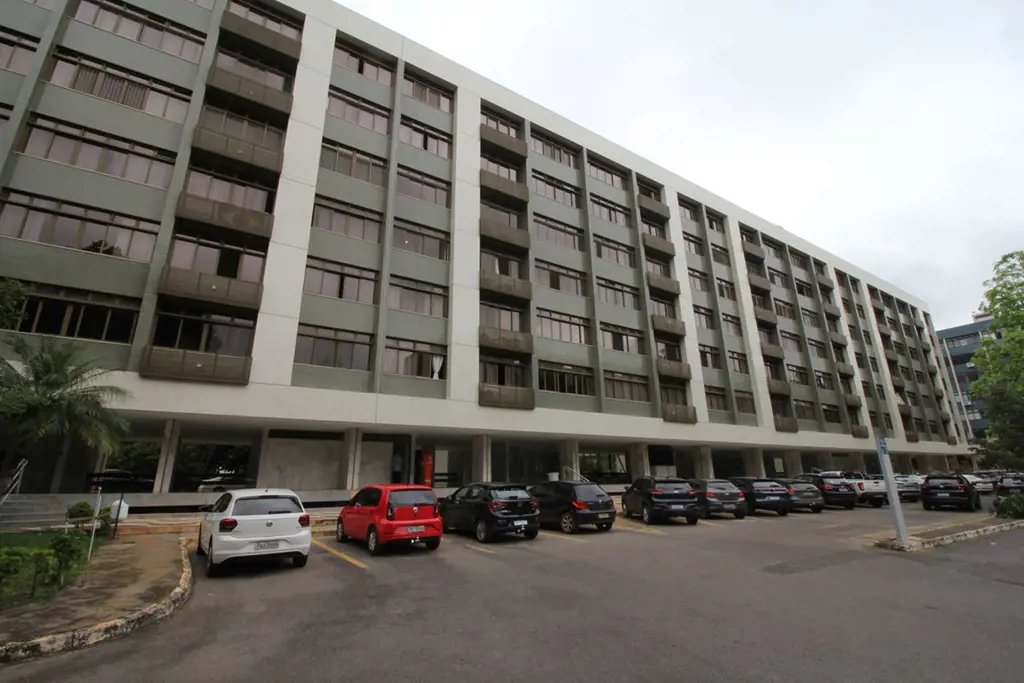 Lindo apartamento reformado, piso em granito na sala e sala de jantar tendo quar...
