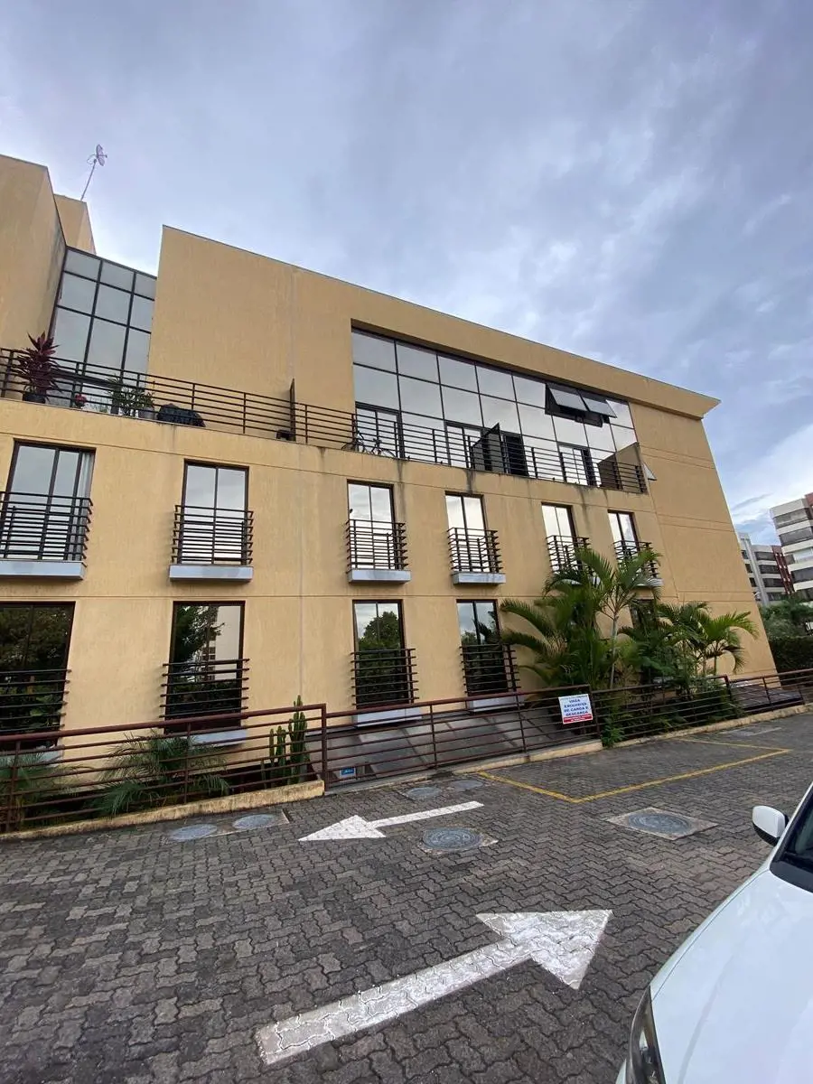 - Apartamento 1 quarto - porcelanato - varanda - ar-condicionado - máquina lava ...