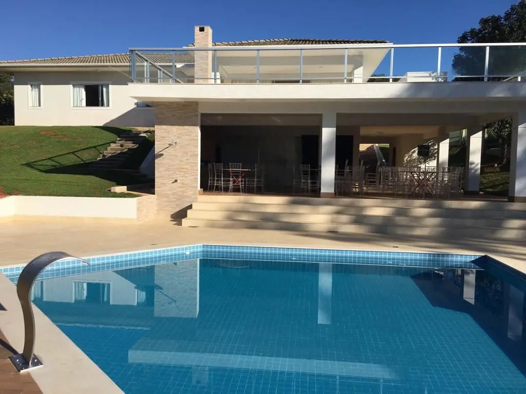 Casa térrea com 754,08m² sendo 419,15m² de área coberta e 334,93m² de área desco...