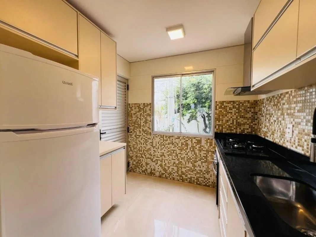 Linda Casa de 3 Quartos Sendo 1 suíte Localizada no Jardins Mangueiral QC 03 por...