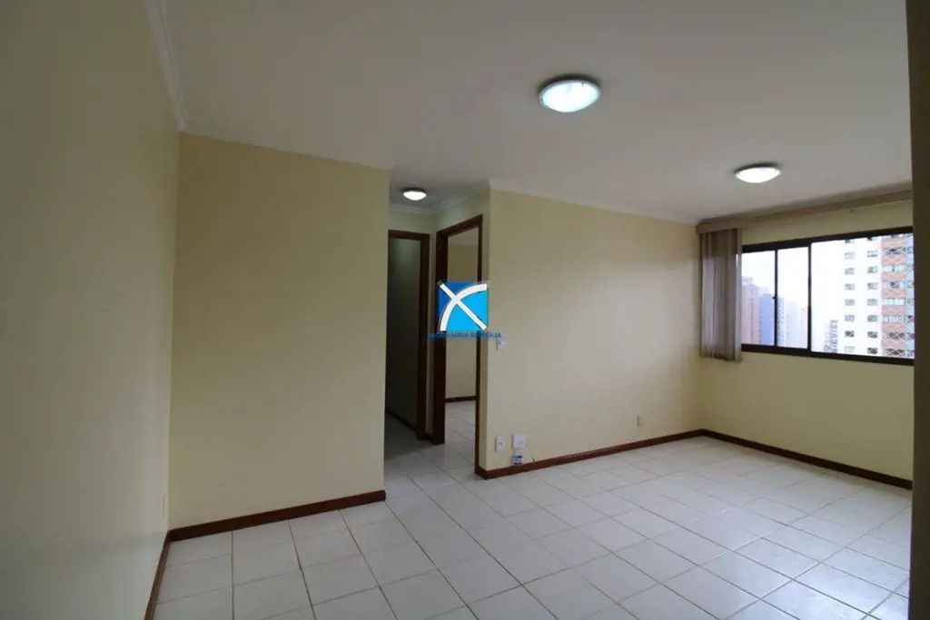 Apartamento com 02 quartos sendo 01 suíte com armários, 01 banheiro social com b...