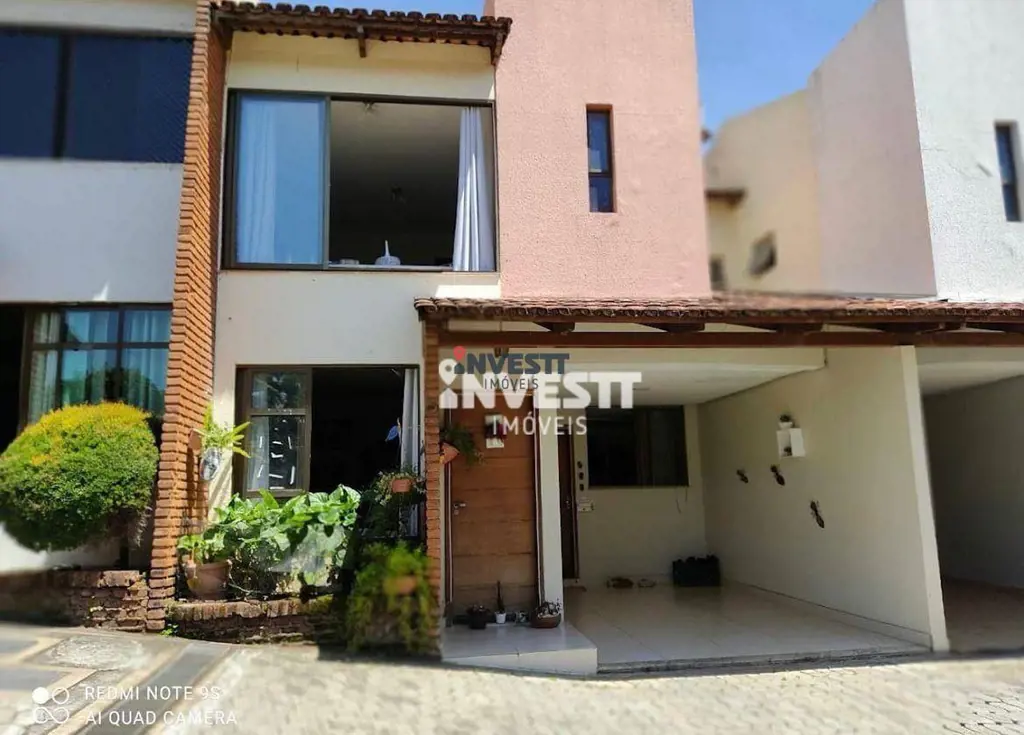 Sobrado em condomínio fechado (apenas 11 casas), com 160m² de área construída, j...