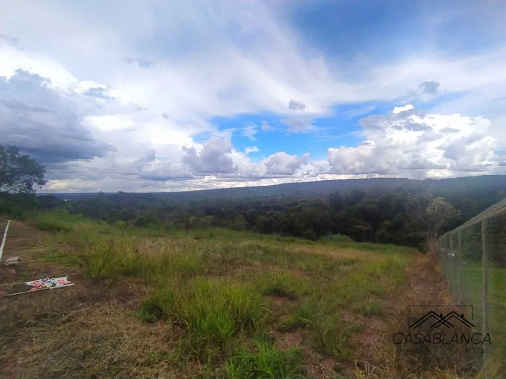 Excelente terreno de canto (lateral esquerda é área verde do condomínio) na Quad...