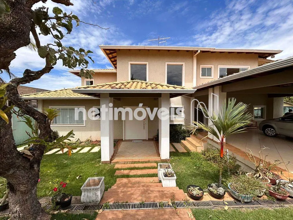 Condomínio Ouro Vermelho 1, linda casa de dois andares com 506 m², em terreno de...
