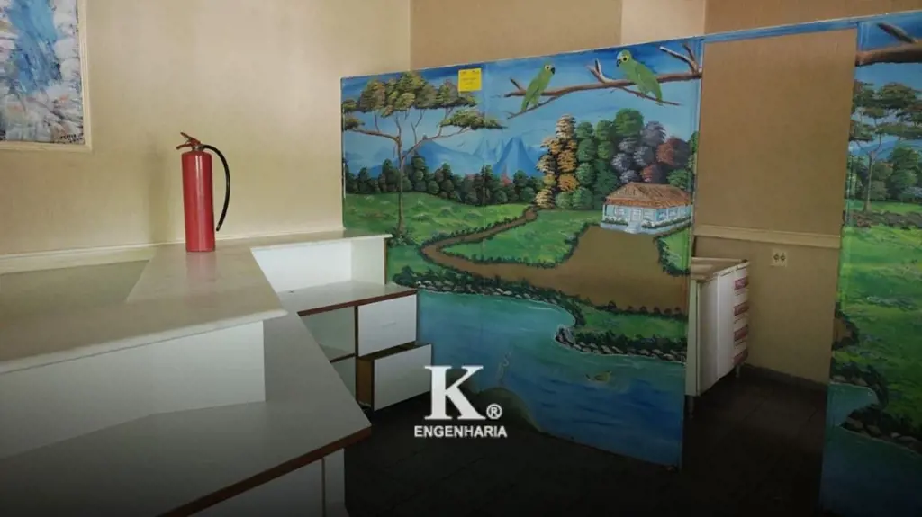 Edifício comercial de fácil acesso que possui salas comerciais, todas com banhei...