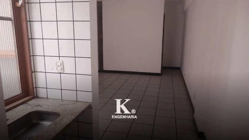 Salas comerciais com áreas que variam de 28 m2 a 36 m2, todas com banheiro priva...