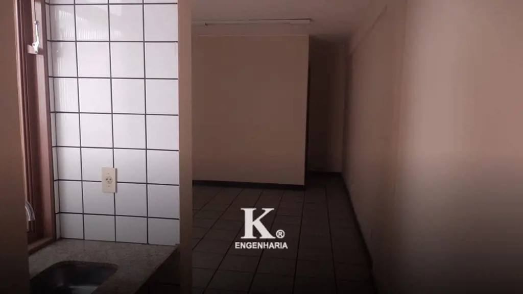 Salas comerciais com áreas que variam de 28 m2 a 36 m2, todas com banheiro priva...