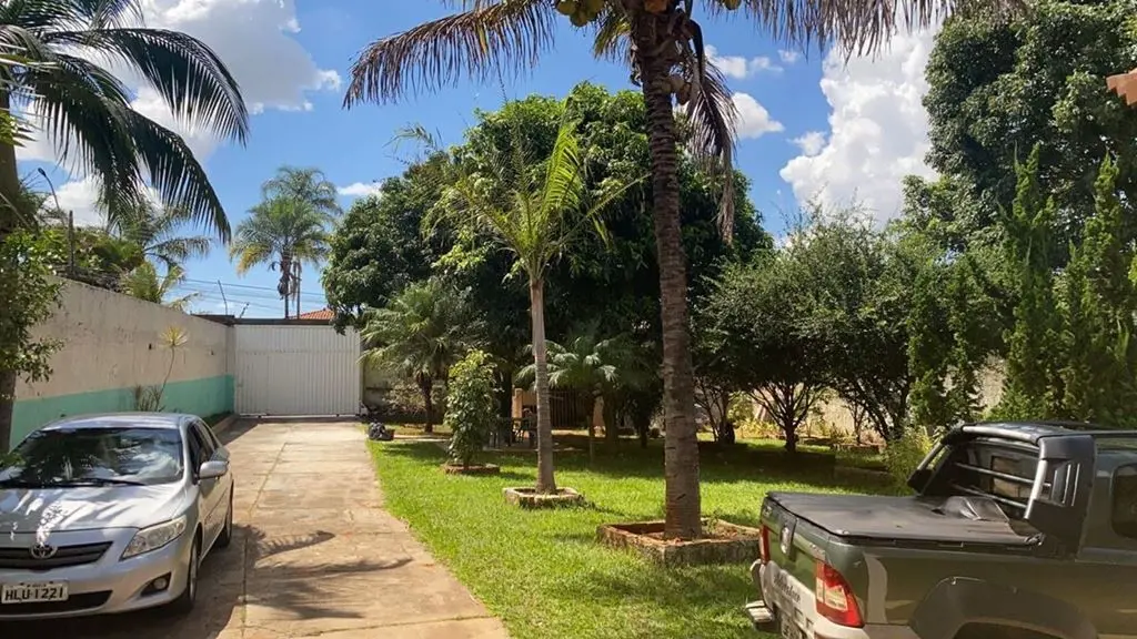 BSB IMOBILIÁRIOVende casa na Rua 06 Vicente Pires, sala em 02 ambientes, 04 quar...