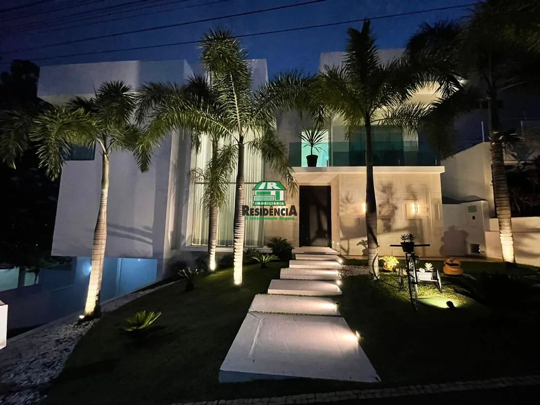 DescriçãoSubsolo: Vaga da garagem para 4 carros; área gourmet com armários; depo...