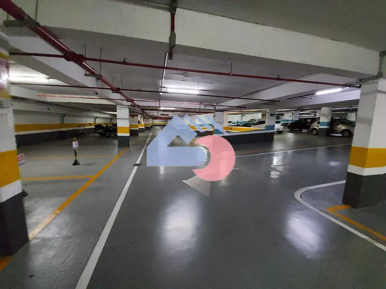 Vagas de garagem disponíveis no Edifício América Office Tower, localizado no Set...