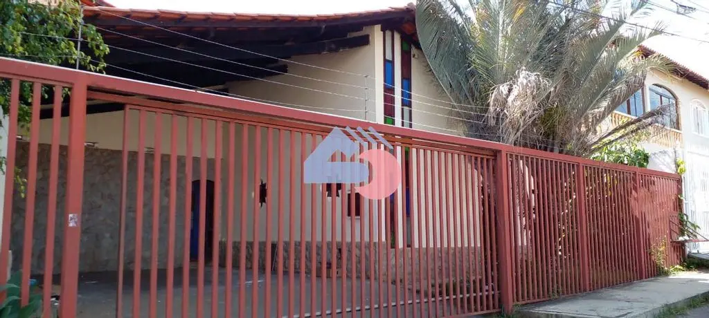 Casa prática e funcional térrea, arejada com muita luz e ventilação, ótima local...