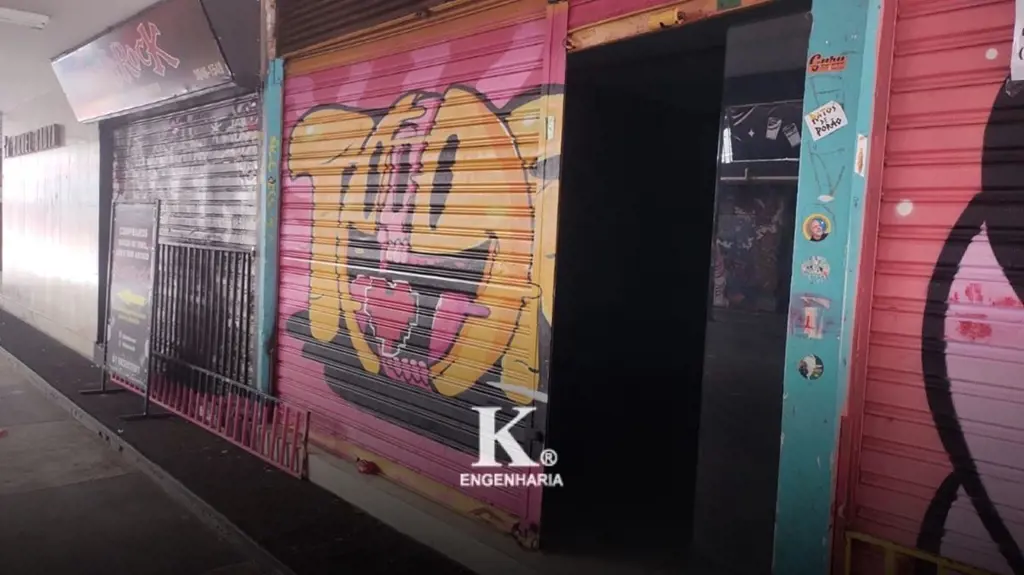 Edifício comercial com amplas salas de 40 m2 de área e banheiro privativo, local...