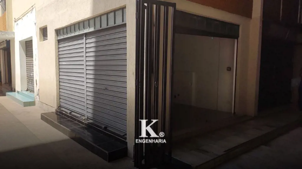 Edifício comercial com amplas salas de 40 m2 de área e banheiro privativo, local...