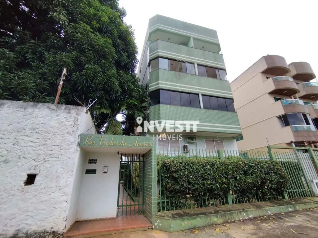 Amplo apartamento, com sala para 2 ambientes, varanda, amplos quartos sendo 2 co...