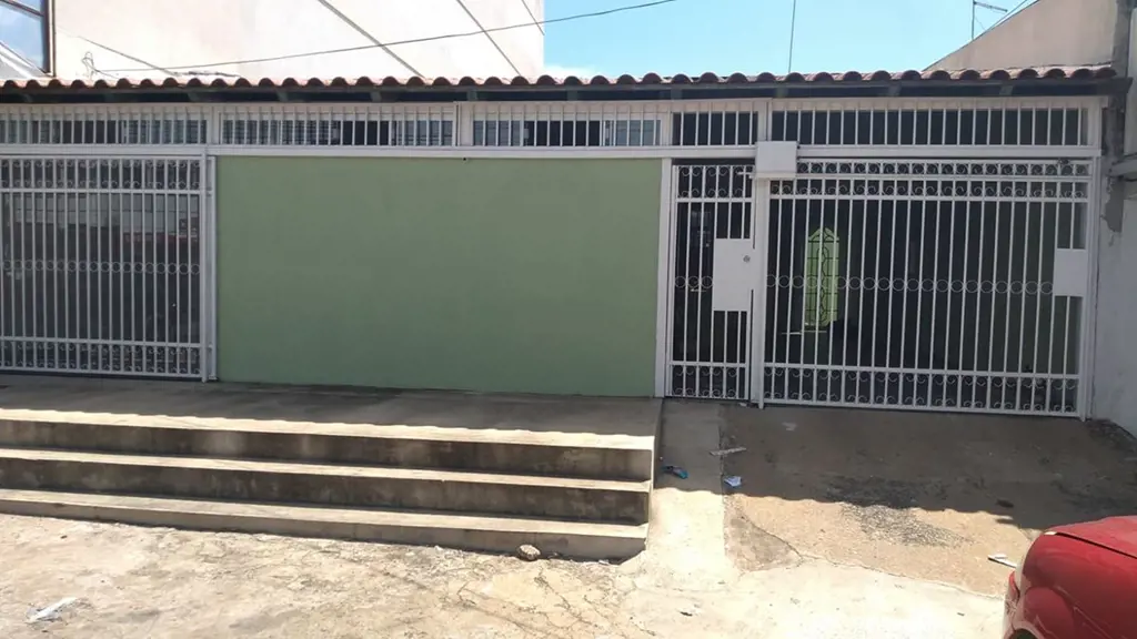 BSB IMOBILIÁRIOVende casa térrea, Varanda, 02 salas, 03 quartos, cozinha, despen...