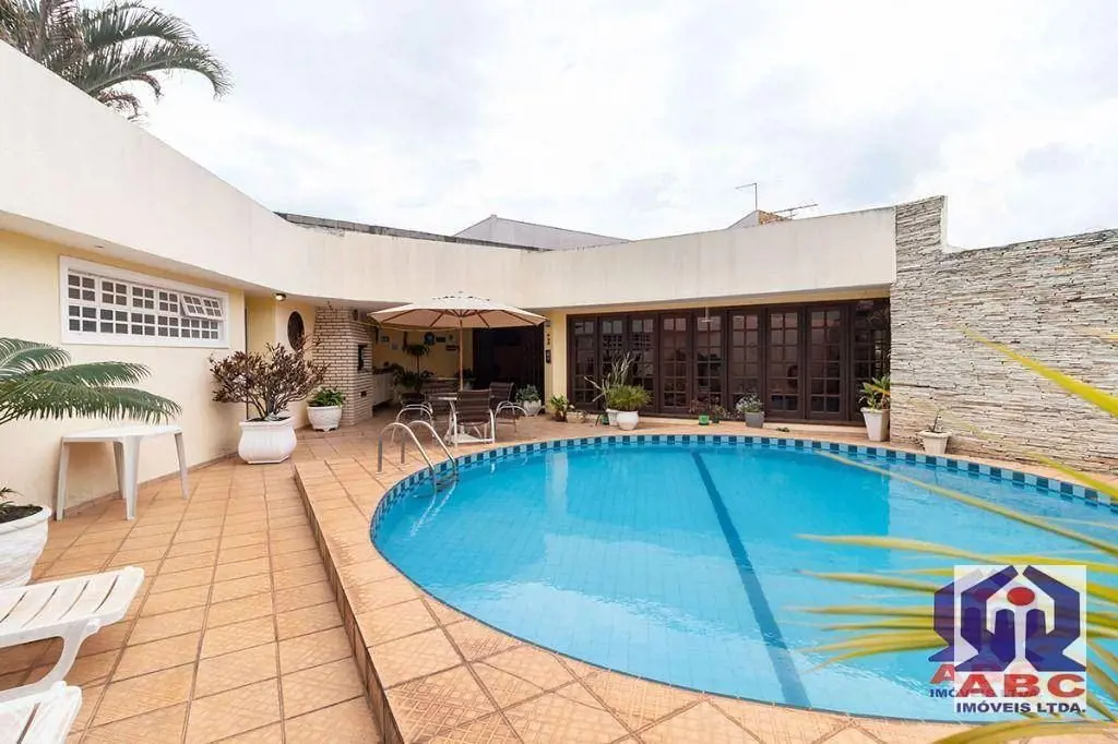 PROPRIETÁRIO ESTUDA PERMUTA POR IMÓVEL DE 3 OU 4 QUARTOS NO PLANO PILOTO.Casa té...