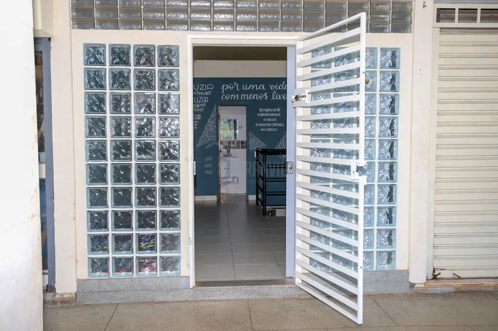 Granville Negócios Imobiliários Aluga:Loja com 50m² com divisória no subsolo, na...