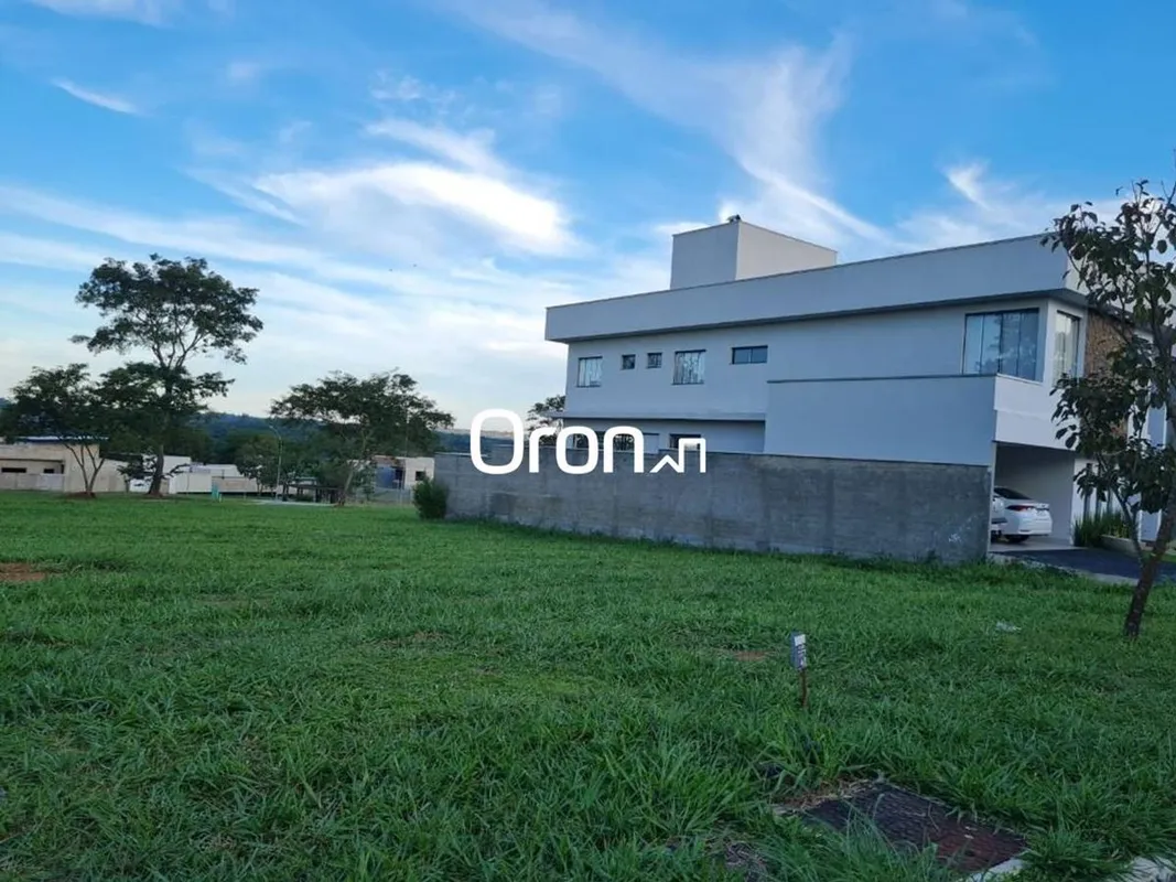 CÓDIGO DO IMÓVEL: TE0729LOCALIZAÇÃO:Em condomínio com localização privilegiada, ...