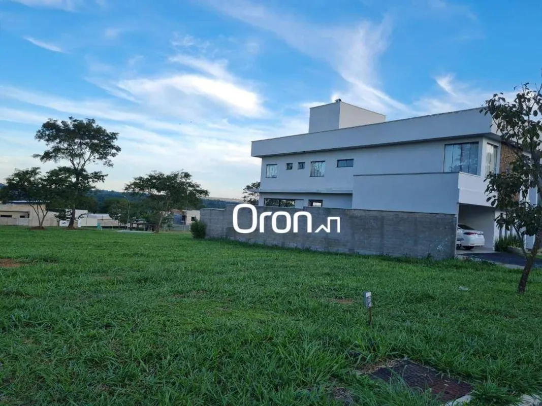 CÓDIGO DO IMÓVEL: TE0729LOCALIZAÇÃO:Em condomínio com localização privilegiada, ...