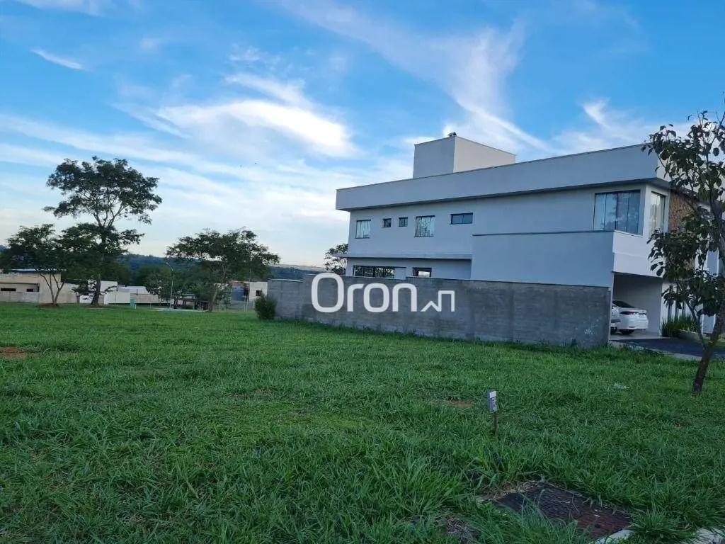 CÓDIGO DO IMÓVEL: TE0729LOCALIZAÇÃO:Em condomínio com localização privilegiada, ...