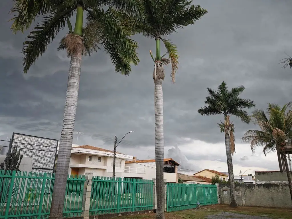 CONDOMÍNIO QUINTAS DA ALVORADA - GLEBA 1LOTE PLANO, RUA ASFALTADA, SEM APP, PRON...