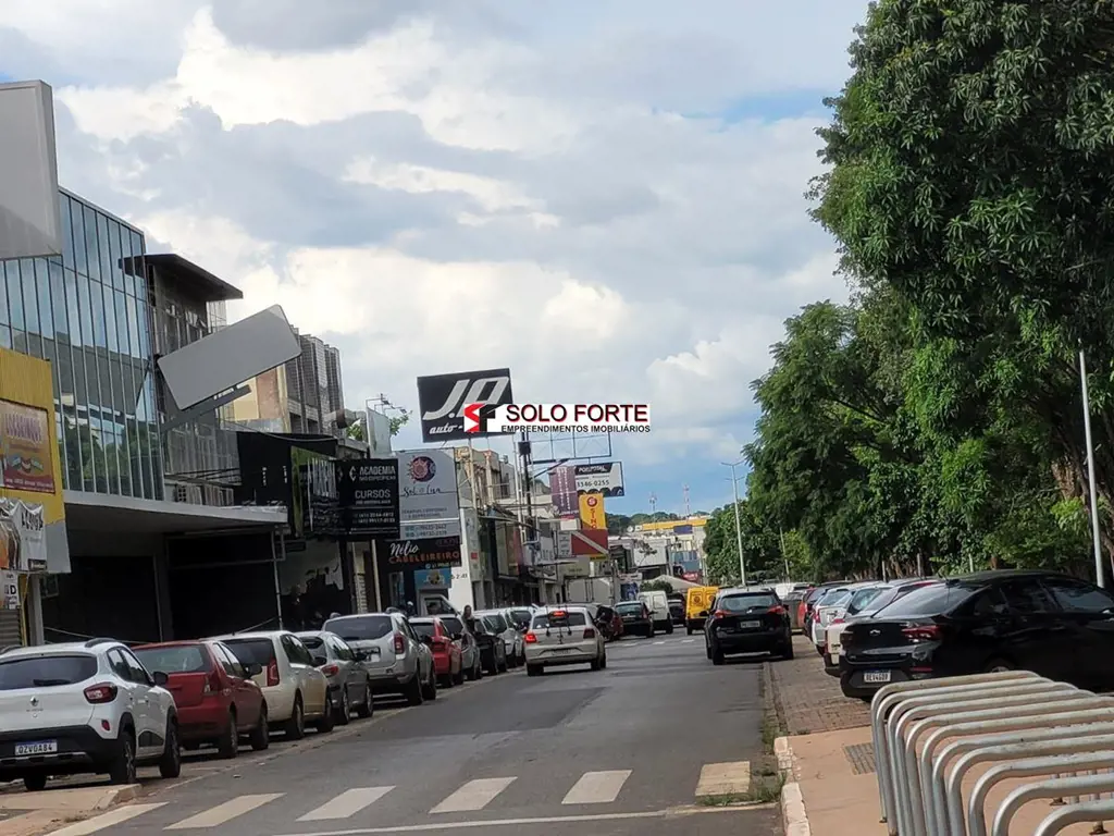 ÓTIMA OPORTUNIDADE DE INVESTIMENTO!Prédio em um lote de 200m² composto de 3 pavi...