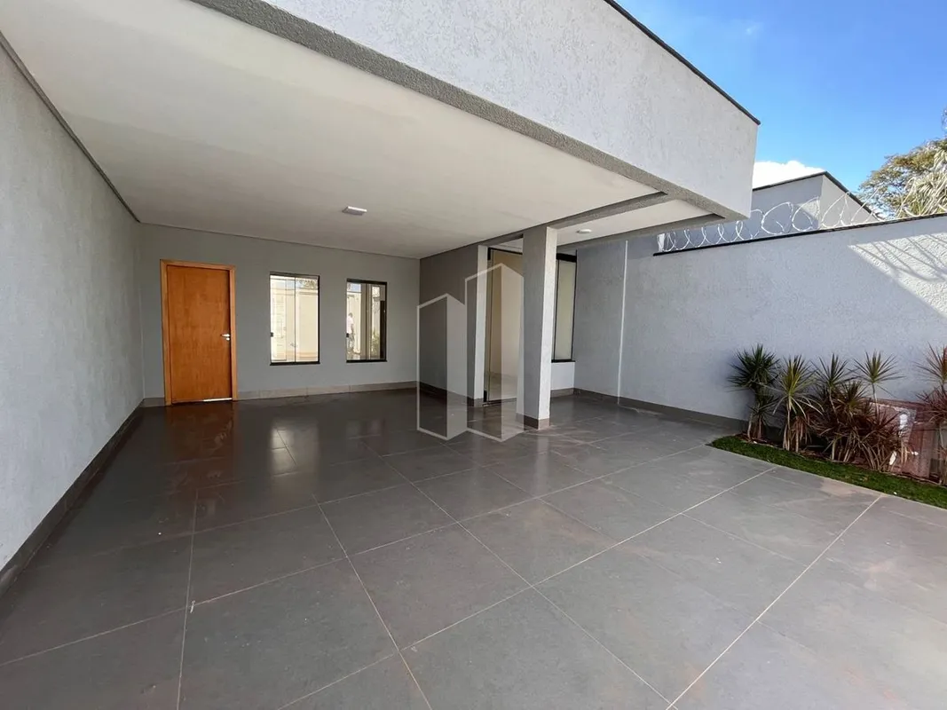 Magnífica casa com 03 suítes, localizado na Vila Rosa.Sala integrada com cozinha...
