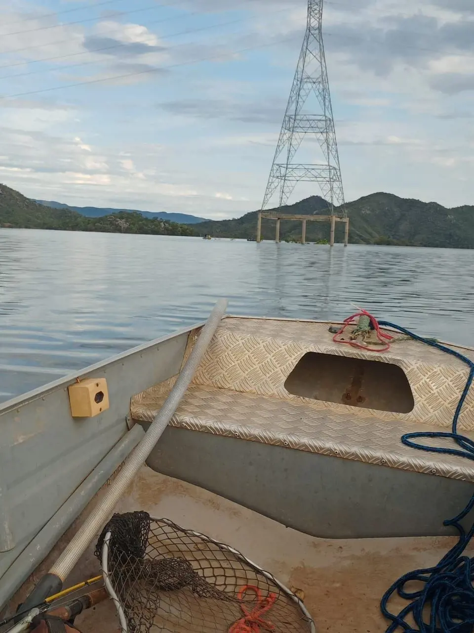 Vendo uma AREA de 1.500,00m2, as margens do lago SERRA DA MESA, Condominio Rio d...