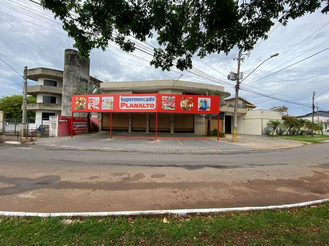 Vende-se Prédio Comercial no Setor Jardim Planalto, com 746m2, divididos em 2 pa...