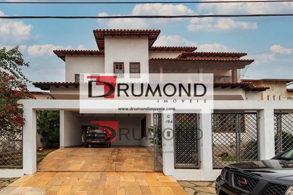 -EXCELENTE CASA DE 2 PAVIMENTOS, REFORMADA, ACABAMENTO ATUALIZADO, MADEIRAS DE I...