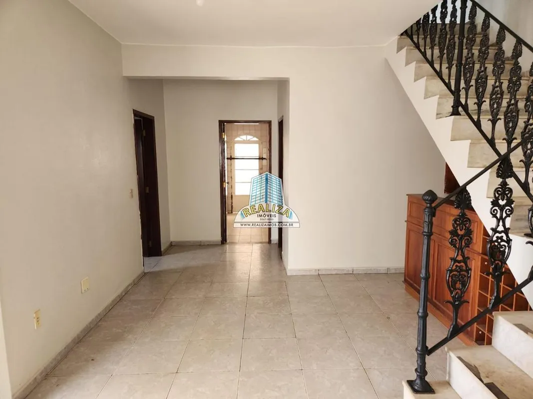Realiza Imóveis Vende Amplo Sobrado de Esquina com 6 Quartos no Guará IIdeal par...