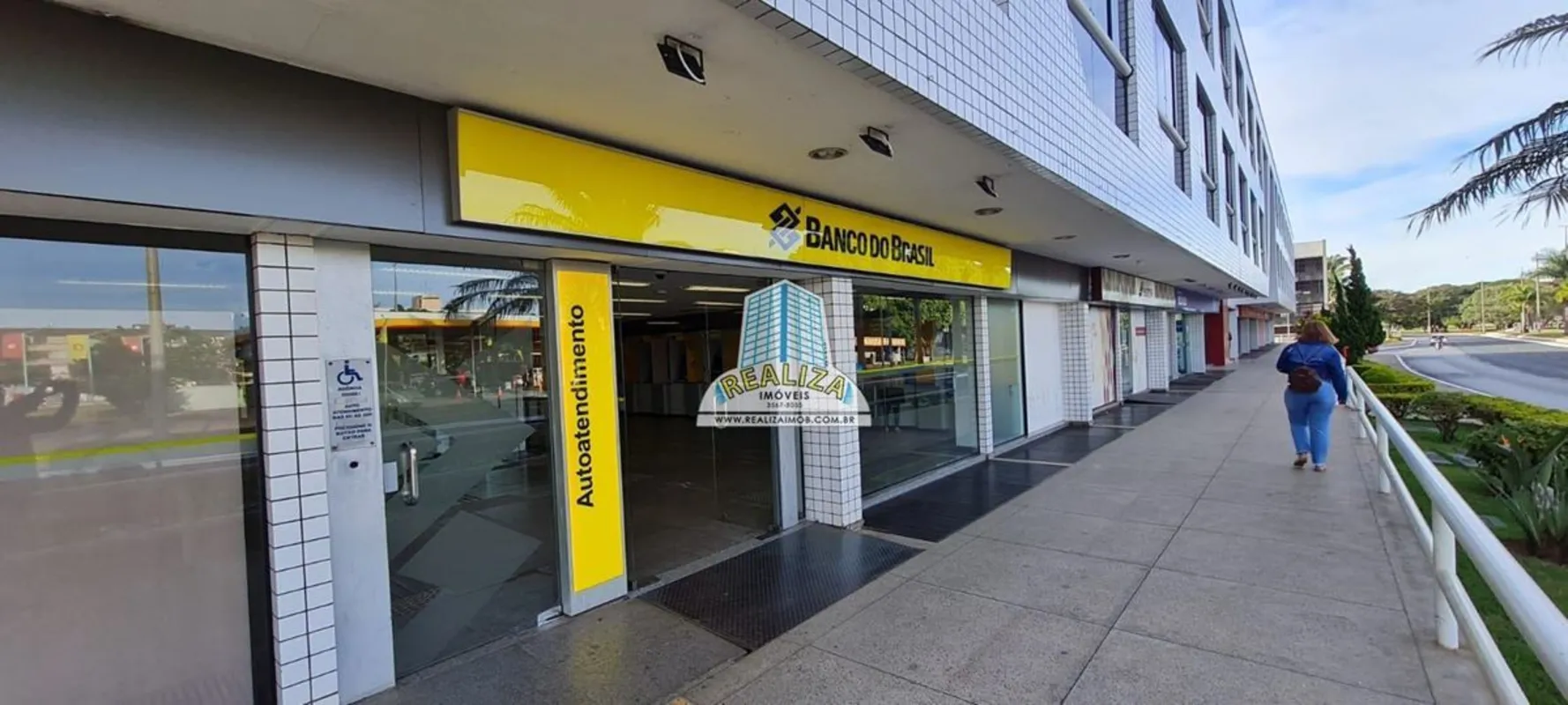 Realiza Imóveis Aluga: Salas Comerciais no Edifício Office Center QE 11Apresenta...